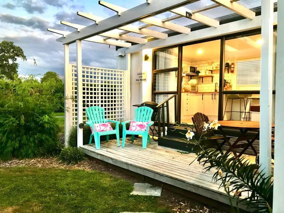 Rustling Oaks Nz Tropical Tiny House Tamahere Exterior foto