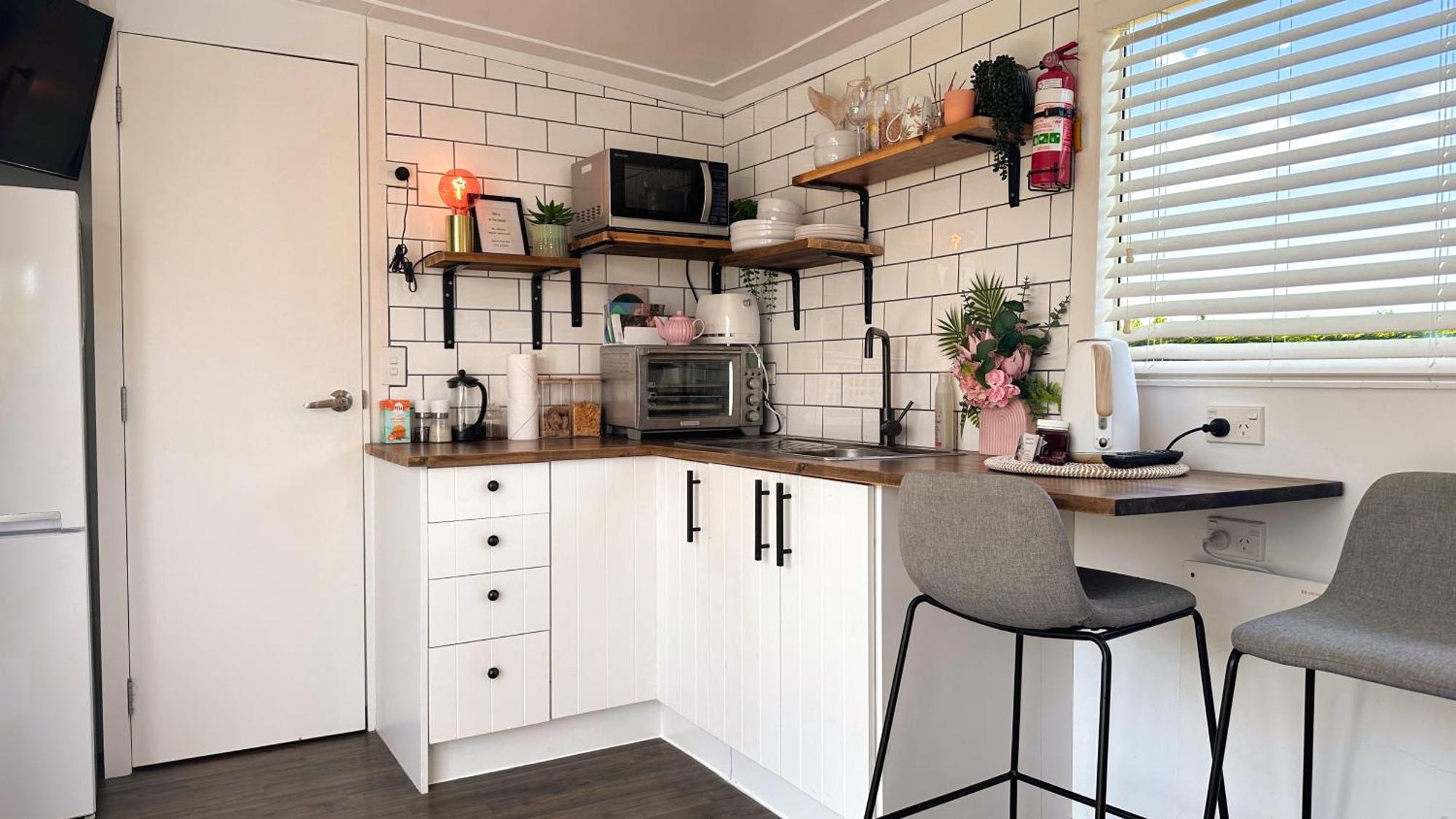 Rustling Oaks Nz Tropical Tiny House Tamahere Exterior foto