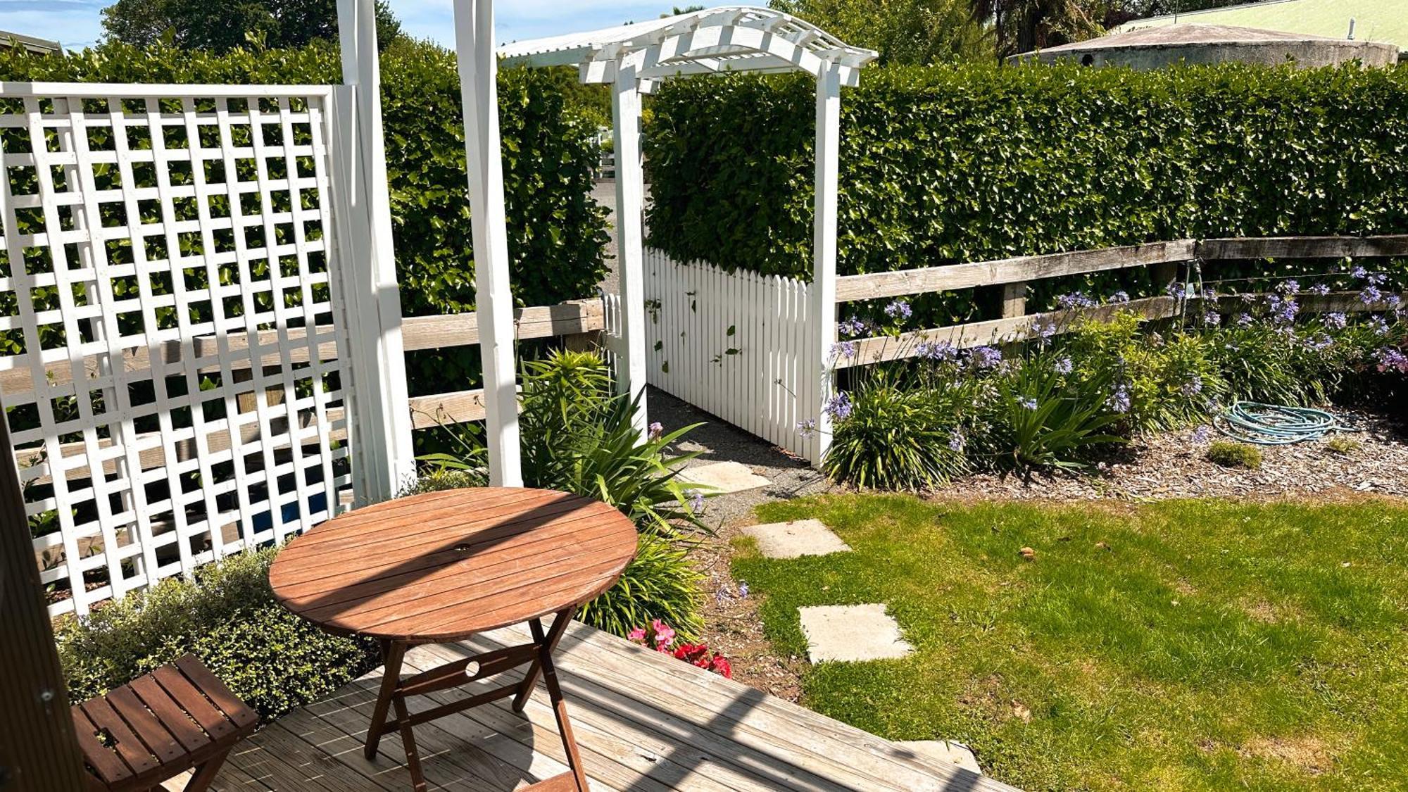 Rustling Oaks Nz Tropical Tiny House Tamahere Exterior foto