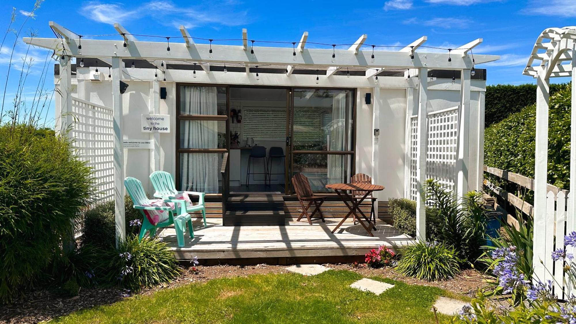 Rustling Oaks Nz Tropical Tiny House Tamahere Exterior foto